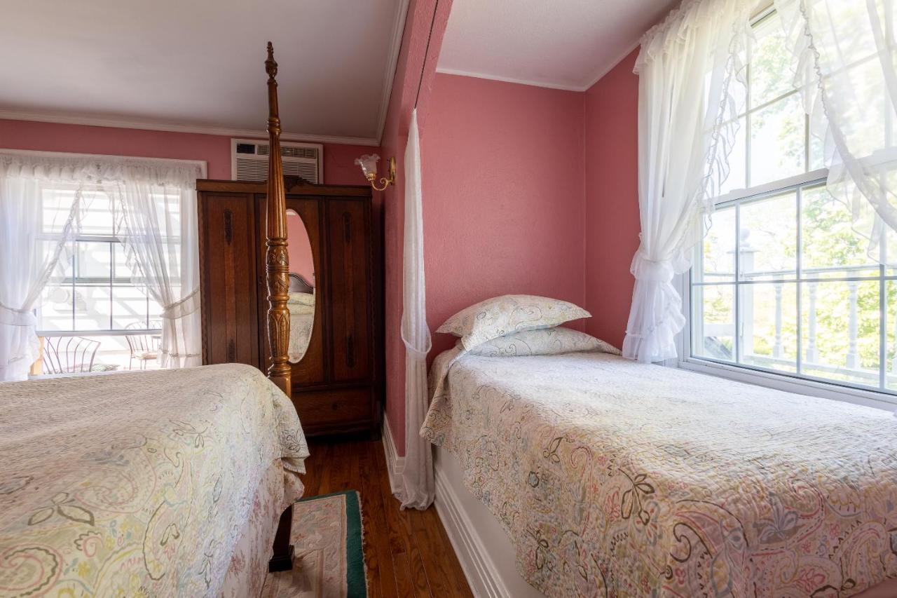 Bed & Breakfast Chestnut Niagara Falls