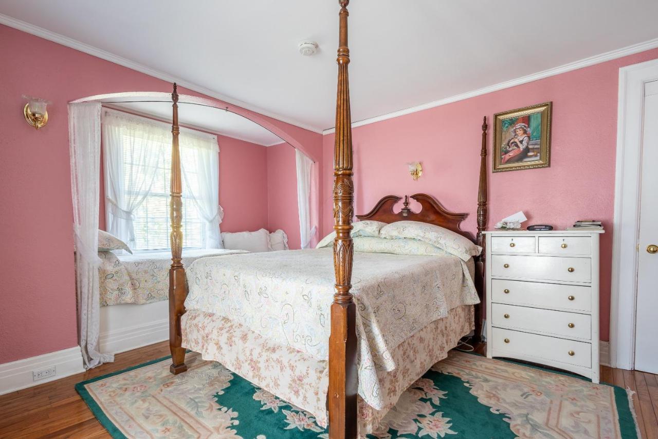 Bed & Breakfast Chestnut Niagara Falls