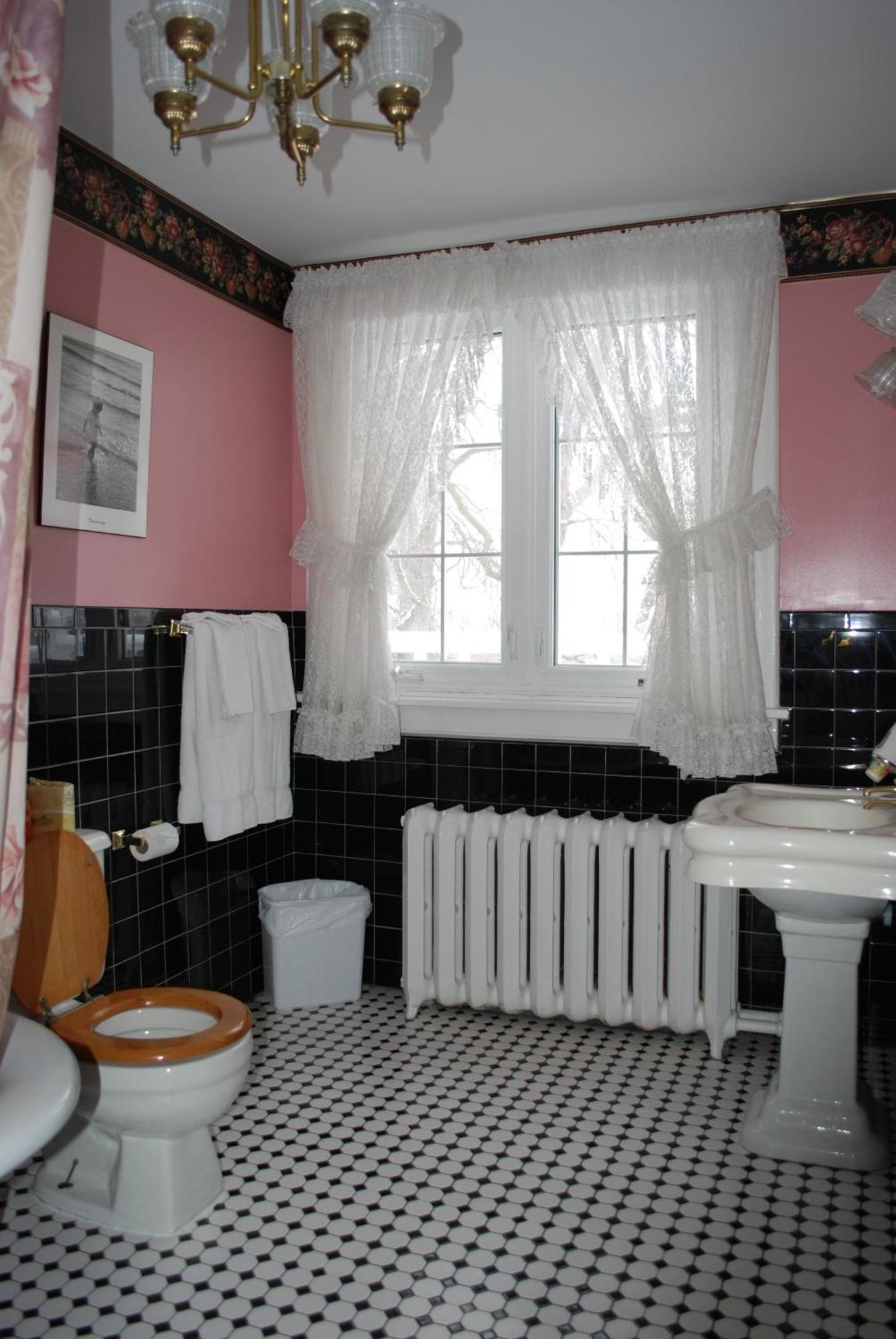 Bed & Breakfast Chestnut Niagara Falls